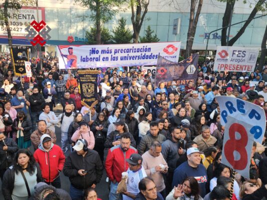 Miles de trabajadores del STUNAM participaron en el mitin frente a la SHCP, en la Ciudad de México, para exigir aumento al presupuesto de las Universidades Públicas