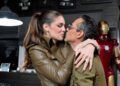 Nadia Ferreira y Marc Anthony sonríen juntos mientras anuncian su segundo embarazo, mostrando felicidad y unión familiar.