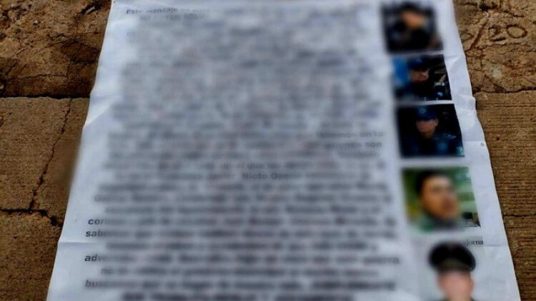 Narcomantas del CJNG en Uruapan acusan a funcionarios