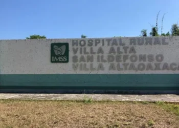 Oaxaca creará pase de lista para médicos