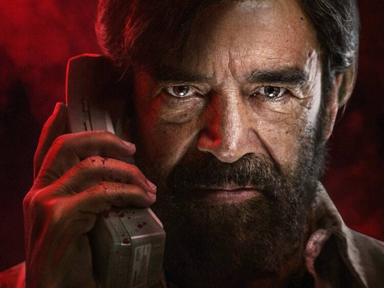 El elenco de la serie “El Mochaorejas” de ViX, con Damián Alcázar y Claudia Ramírez, durante la conferencia de prensa de presentación.