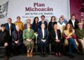 Funcionarios del Gobierno de México y de Michoacán presentan el Plan Michoacán por la Paz y la Justicia en Morelia.