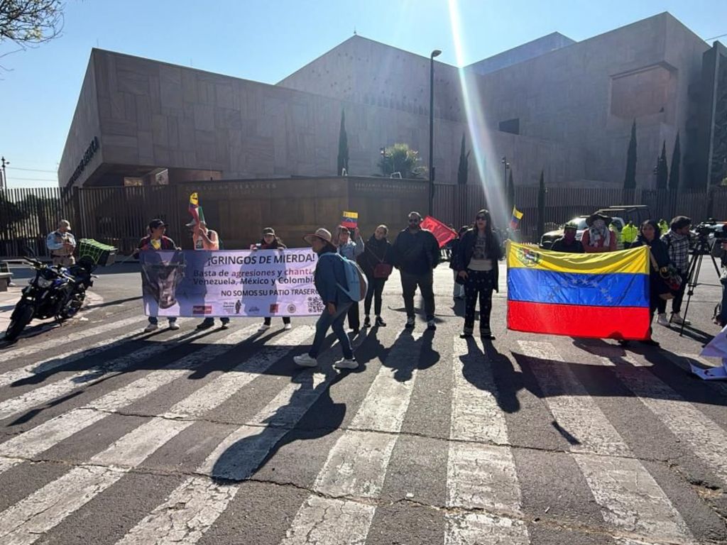 Protestan en embajada de Estados Unidos tras captura de Nicolás Maduro
