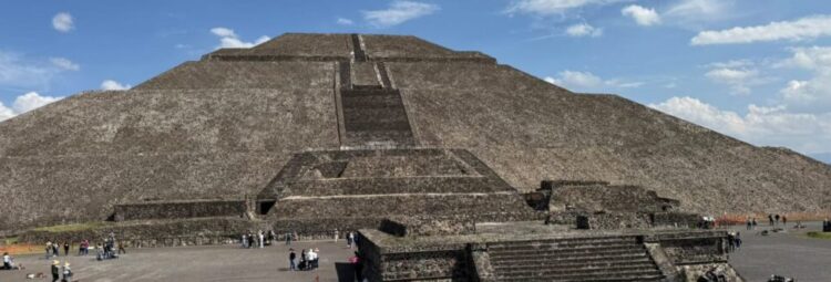 Evalúan reabrir ascenso y espectáculos nocturnos en Teotihuacán