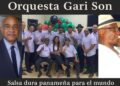 Ezequiel Garibaldi dirige un ensayo de la orquesta Gari Son en Ciudad de Panamá, rodeado de trompetas, timbales y músicos de salsa dura.