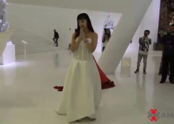 Susana Zabaleta abraza a asistentes en el Museo Soumaya como parte de su campaña de conexión y empatía en 2026.
