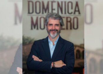 Carlos Bardasano, productor de Dominica Montero, habla sobre la apuesta al romance y al empoderamiento femenino en la nueva versión de la telenovela.