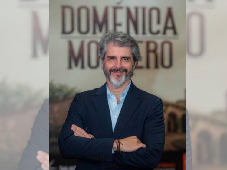 Carlos Bardasano, productor de Dominica Montero, habla sobre la apuesta al romance y al empoderamiento femenino en la nueva versión de la telenovela.