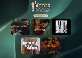 Escenario de los Actor Awards con estatuillas SAG-AFTRA y nombres de nominados destacados en cine y televisión.