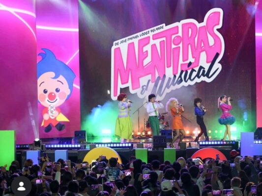 Voluntarios y camiones del Juguetón distribuyen juguetes a niñas y niños durante el Día de Reyes en comunidades de México.