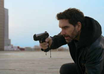 Arap Bethke interpreta a Damián Rosales “Lobo” en la súper serie Lobo, Morir Matando, producción original de Telemundo.