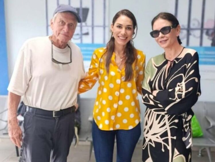 Michael Douglas y Catherine Zeta-Jones durante su visita al archipiélago de Bocas del Toro, en el Caribe de Panamá.