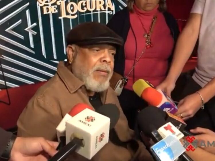Francisco Céspedes durante una entrevista en México, donde expresa su postura sobre Cuba y anuncia nuevos proyectos musicales para 2026.
