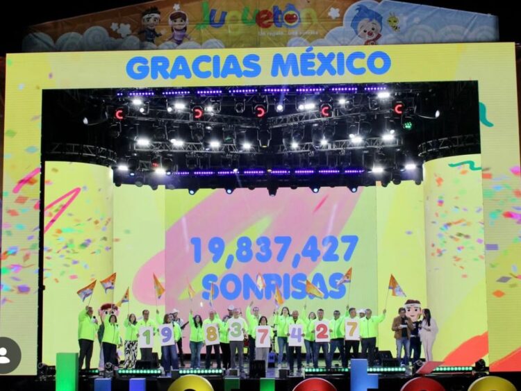 Voluntarios y camiones del Juguetón distribuyen juguetes a niñas y niños durante el Día de Reyes en comunidades de México.