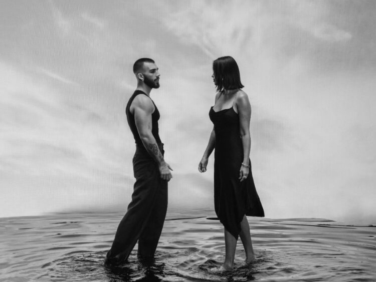 Manuel Turizo promociona su nuevo sencillo de bachata “Por Un Pendejo No Se Llora (Salud Mi Reina)” para su lanzamiento en 2026.