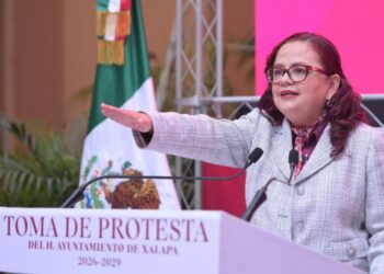 Rinden protesta y comienzan funciones 211 ayuntamientos de Veracruz
