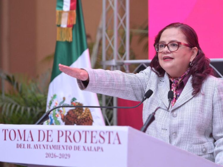 Rinden protesta y comienzan funciones 211 ayuntamientos de Veracruz