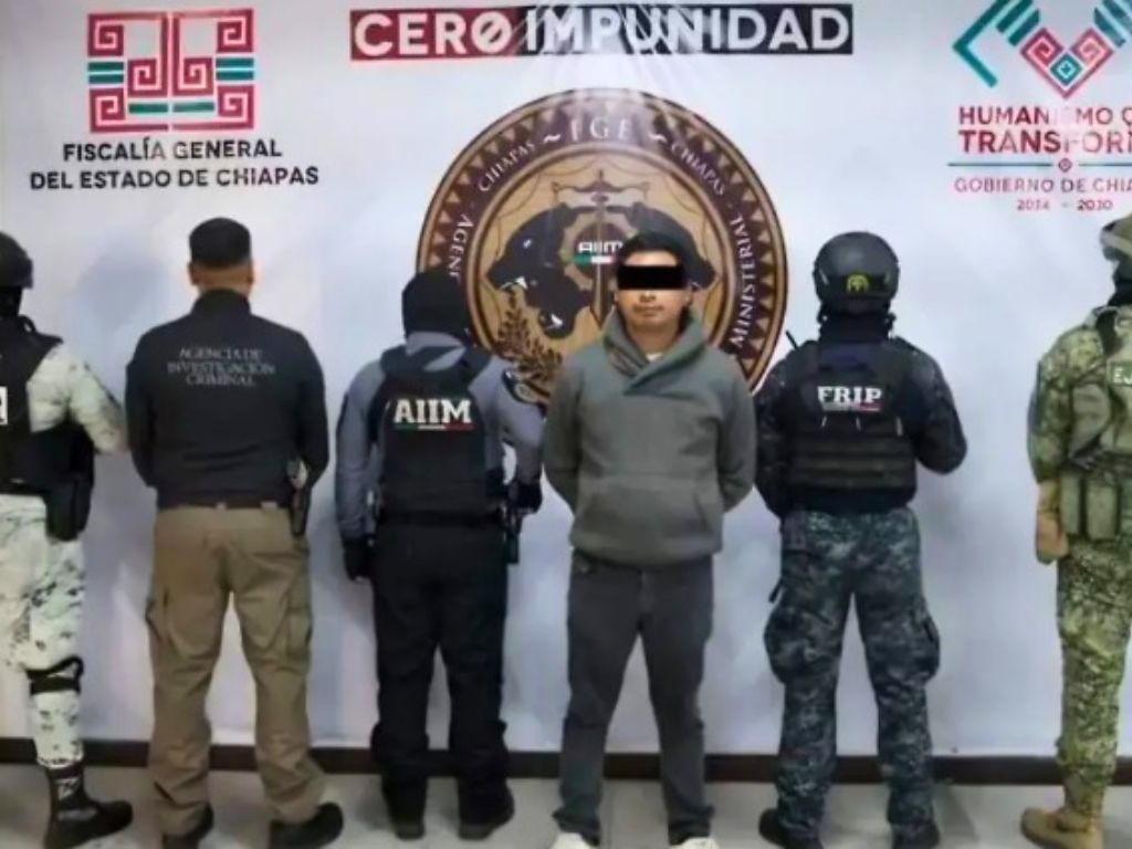 Uno de los acusados de entregar indebidamente actas de nacimiento a extranjeros. AMEXI Foto Fiscalía de Chiapas