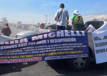 Familiares de una adolescente desaparecida hace 16 días bloquean la carretera México-Pachuca