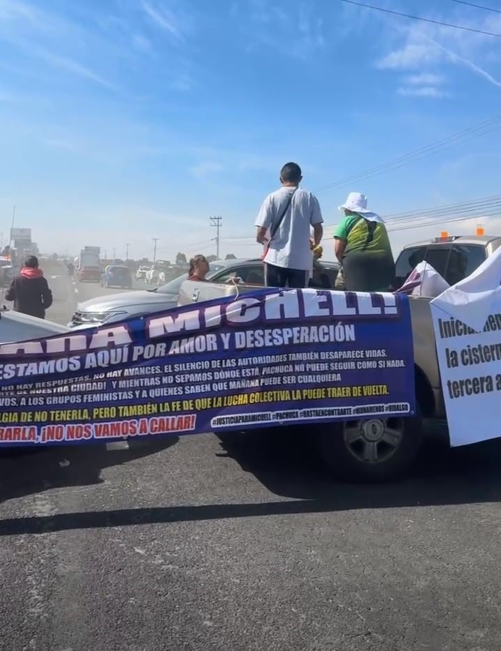 Familiares de una adolescente desaparecida hace 16 días bloquean la carretera México-Pachuca