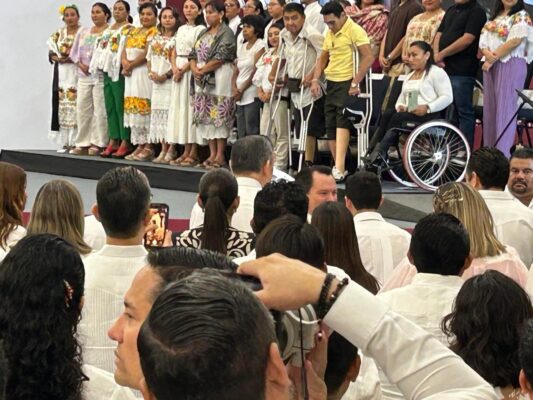 Asistentes al primer Informe de Gobierno esperaron más de tres horas.