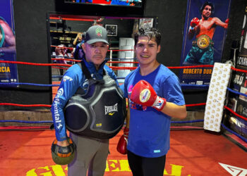 David "General" Cuéllar con su padre y entrenador