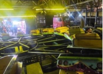 La estructura de las "Tazas locas" permanece bajo custodia tras el fatal accidente en la colonia Los Reyes. La falla mecánica provocó la muerte de un padre de familia y lesiones graves a un menor de edad. Foto: AMEXI/Especial.