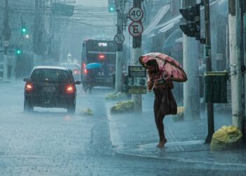Lluvia intensa en la ciudad por los efectos del frente frío 29