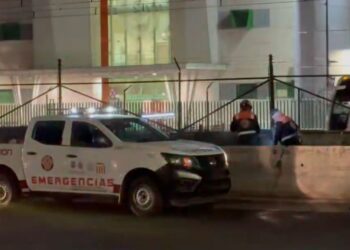 Equipos de emergencia controlaron un conato de incendio en la interestación Tepalcates–Guelatao. La quema de desechos al exterior originó el humo.