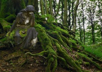 El duelo silencioso: violencia, guerra y la instrucción del acostumbramiento. Opinión, Rizando el Rizo, Boris Berenzon Gorn. AMEXI/ FOTO/ Escultura Mujer Raíces - Imagen gratis en Pixabay