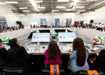 Asiste senador canadiense a reunión de Trabajo en el Senado para hablar del TMEC