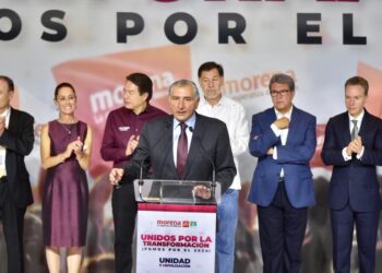 El líder de los senadores de Morena, Adán Augusto López, explica por qué no le corresponde al Senado autorizar el aterrizaje del avión de EU en el Aeropuerto Internacional de Toluca