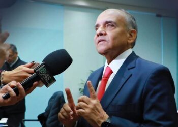 PRI pide eliminar registro obligatorio de líneas móviles