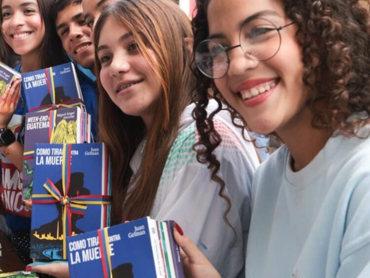 25 para el 25 SEP entrega 85 mil libros