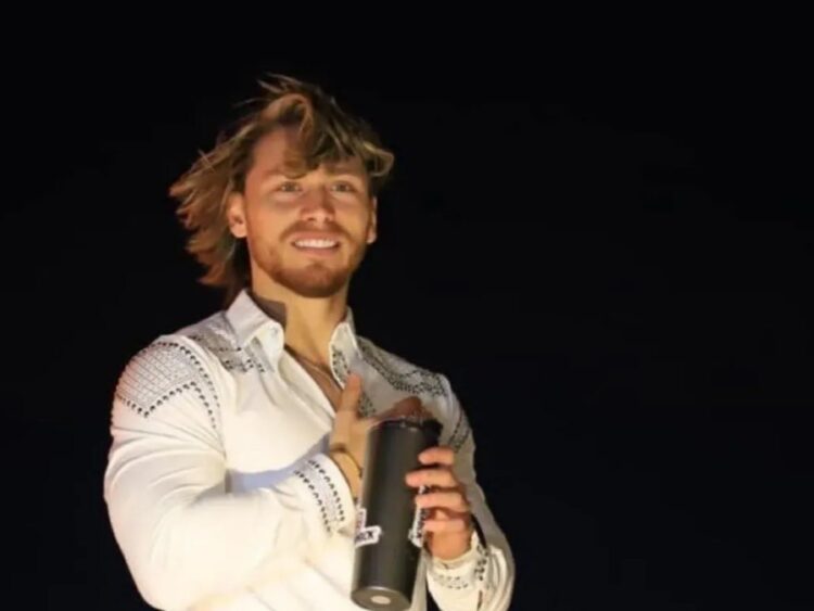 Aldo de Nigris sufre aparatosa caída durante el desfile del Carnaval de Mazatlán 2026 | AMEXI/FOTO: RRSS