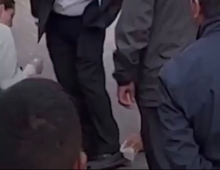 Así le limpiaron los zapatos al presidente de la Suprema Corte de Justicia