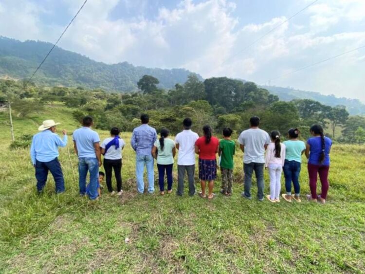 Autoridades de seguridad y funcionarios participaron en el desplazamiento forzado de ocho familias tseltales en Chilón, Chiapas.