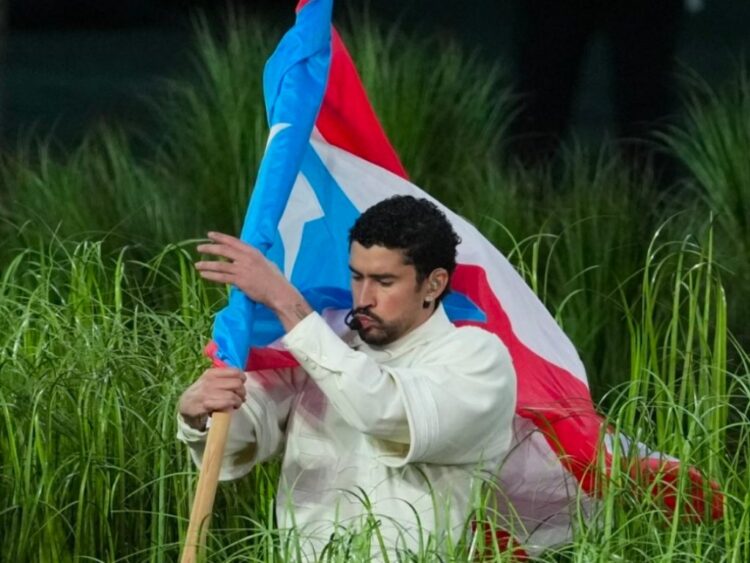 Bad Bunny envía poderosos mensajes en el Super Bowl LX. | AMEXI/FOTO: Captura de pantalla