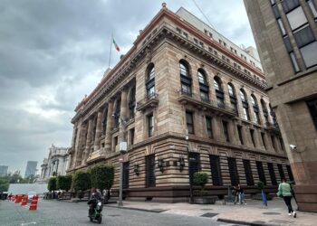 Banxico eleva de 1.1% a 1.6% pronóstico de crecimiento económico para 2026