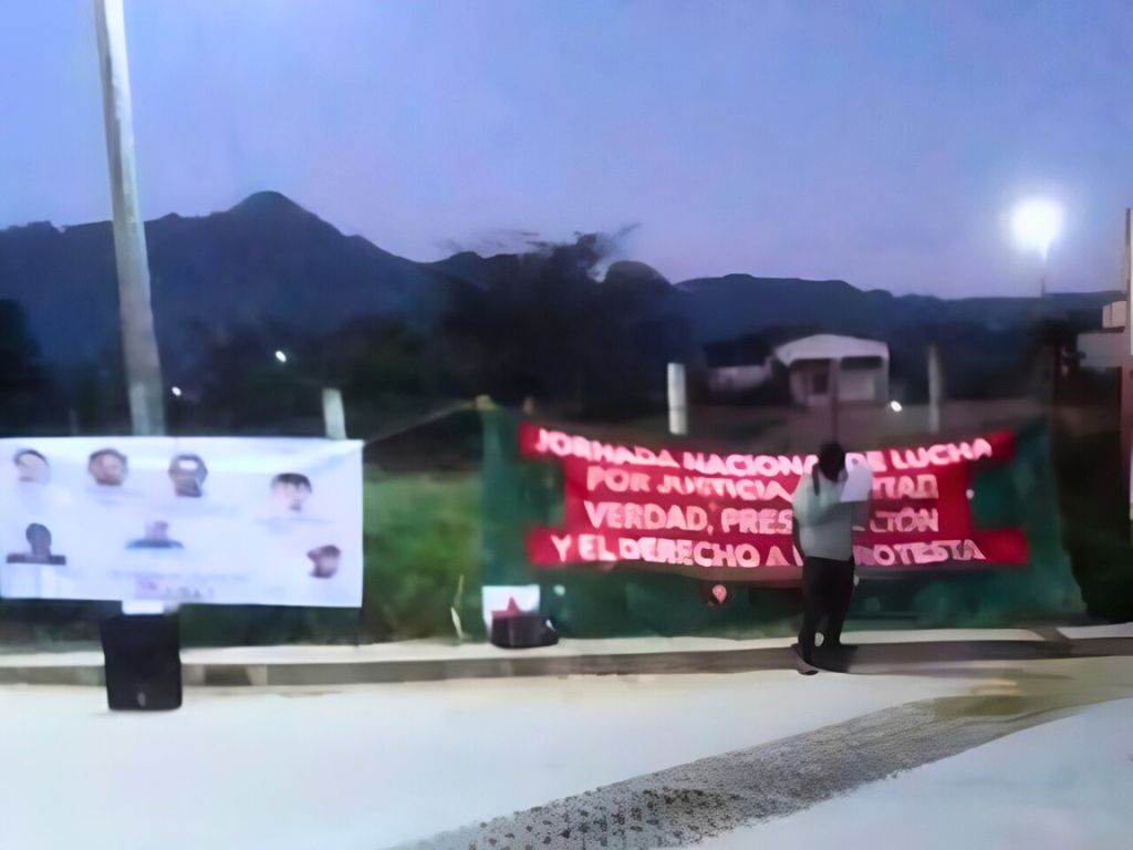 Bloqueo carretero del FNLS en Chiapas.