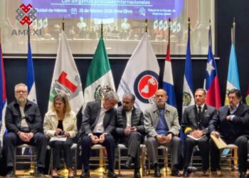 Líderes de centrales nacionales y mundiales reunidos en México