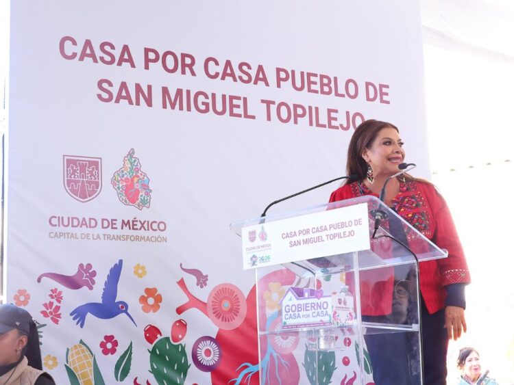Clara Brugada en conferencia de prensa en San Miguel Topilejo. AMEXI Foto X Clara Brugada
