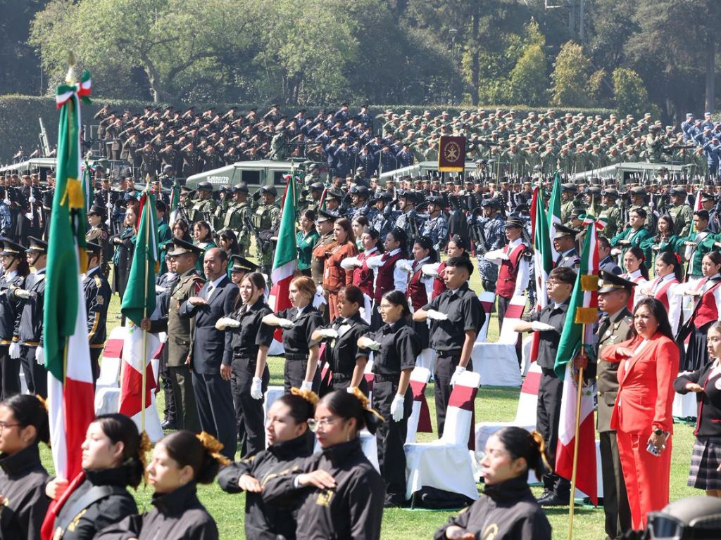 Conmemoración del Día de la Bandera en el Campo Marte. AMEXI Foto La Isabel