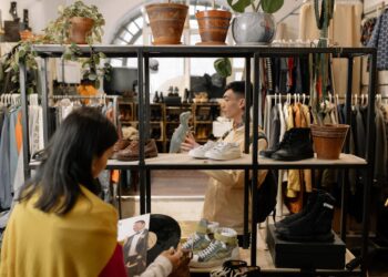 Confianza del consumidor cae en enero a su nivel más bajo en más de dos años