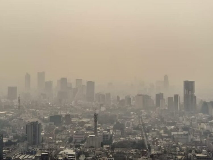 Mejoran las condiciones meteorológicas, pero persiste el aire contaminado y la contingencia ambiental. | AMEXI/FOTO: RRSS
