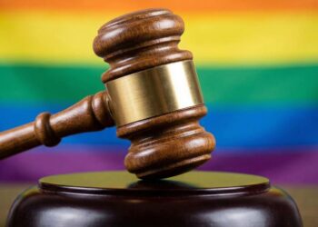 Destitución de funcionarios que obstaculicen orientación sexual