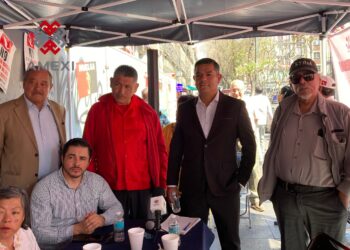 Los diputados Jorge Armando Ortíz Rodríguez, "Diputado Fugio" del PT en la legislatura federal y Juan Rubio Gualito de Morena en el Congreso de la Ciudad de México visitaron el campamento de huelga de los trabajadores del Nacional Monte de Piedad y se comprometieron en apoyar la lucha de los huelguistas