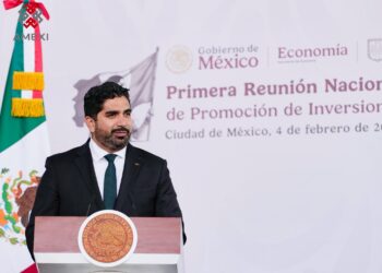 Reunión Nacional de Promoción de Inversiones donde Nafin y Bancomext anuncian financiamiento para Mipymes.