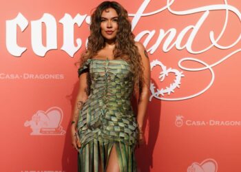 Karol G anuncia la segunda edición de Con Cora Land, una gala solidaria para recaudar fondos y apoyar programas de mujeres y niñas.