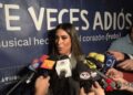 Melissa López sonríe durante conferencia de prensa al hablar sobre los 30 años de JNS y sus próximos proyectos internacionales.